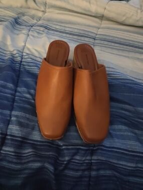 Time and Tru Brown Memory Foam Slip-On Sandals